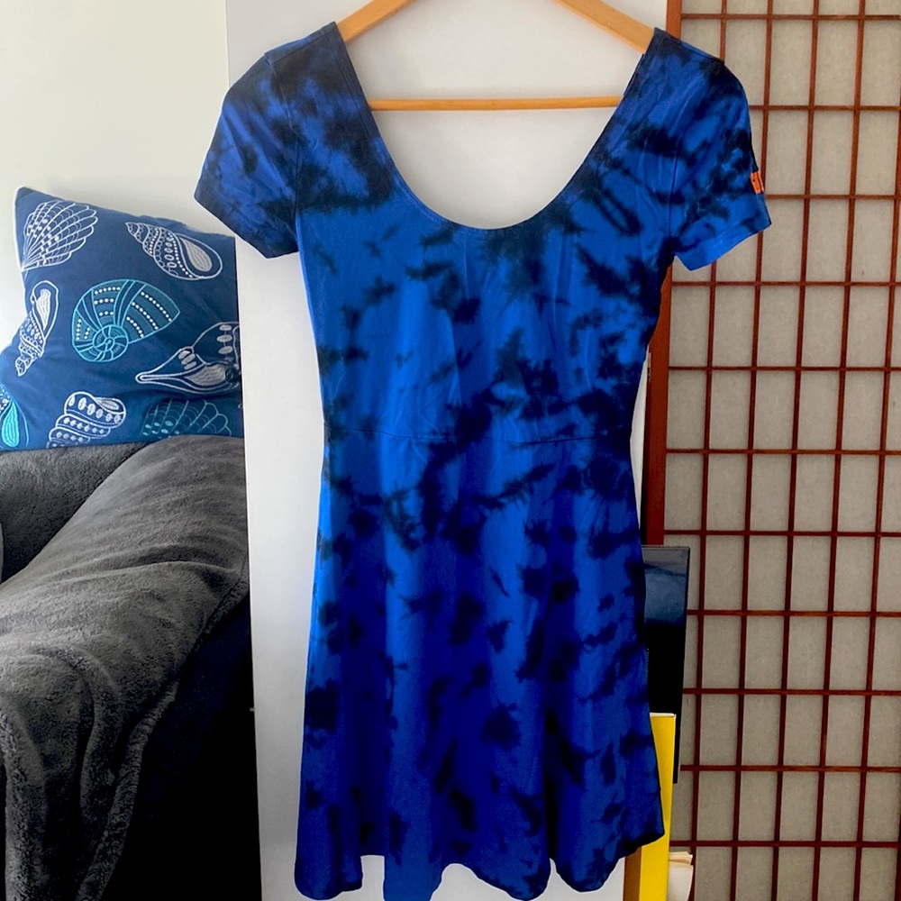 PINK Victoria Secret with 5th & Ocean tie dye Gator dress